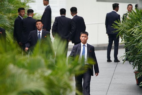An ninh cho ông Kim Jong Un nghiêm ngặt hơn bất kỳ VIP nào - Ảnh 2. An ninh cho ông Kim Jong Un nghiêm ngặt hơn bất kỳ VIP nào - Ảnh 2.