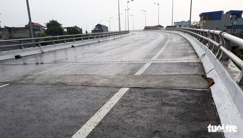Đã sửa xong hố sụt trên cầu Tân Phong - Ảnh 1. Đã sửa xong hố sụt trên cầu Tân Phong - Ảnh 1.