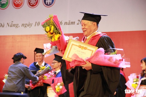 Cụ Lê Phước Thiệt hoàn thành giấc mơ thạc sĩ ở tuổi 85 - Ảnh 2. Cụ Lê Phước Thiệt hoàn thành giấc mơ thạc sĩ ở tuổi 85 - Ảnh 2.