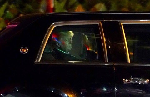 Ông Kim tới sân bay thương mại, ông Trump đáp căn cứ quân sự - Ảnh 3. Ông Kim tới sân bay thương mại, ông Trump đáp căn cứ quân sự - Ảnh 3.
