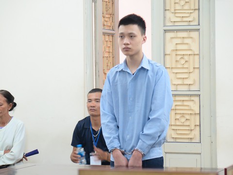 Nam sinh lớp 10 sát hại ông nội dã man lĩnh 18 năm tù - Ảnh 1. Nam sinh lớp 10 sát hại ông nội dã man lĩnh 18 năm tù - Ảnh 1.