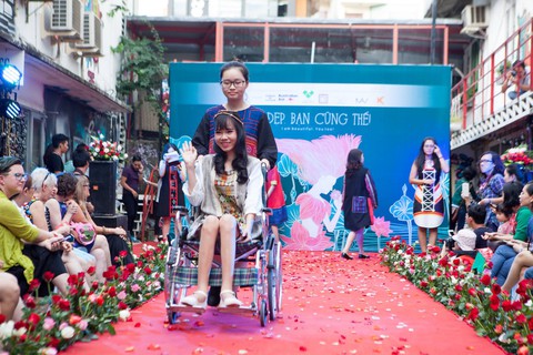 Tôi đẹp, bạn cũng thế: Hãy cười và yêu thương trân quý cơ thể mình - Ảnh 5. Tôi đẹp, bạn cũng thế: Hãy cười và yêu thương trân quý cơ thể mình - Ảnh 5.