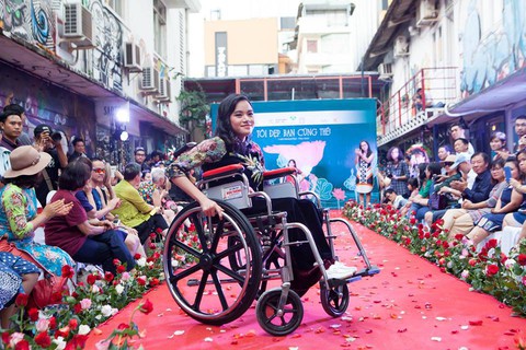 Tôi đẹp, bạn cũng thế: Hãy cười và yêu thương trân quý cơ thể mình - Ảnh 4. Tôi đẹp, bạn cũng thế: Hãy cười và yêu thương trân quý cơ thể mình - Ảnh 4.
