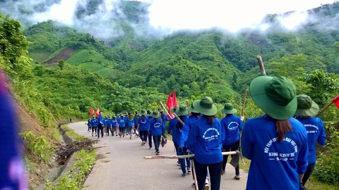 Ngày hè sinh viên còn nhiều việc cần làm, đâu chỉ mỗi tình nguyện? - Ảnh 1. Ngày hè sinh viên còn nhiều việc cần làm, đâu chỉ mỗi tình nguyện? - Ảnh 1.