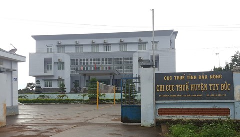 Bị tố cáo, sếp cũ về cơ quan trả lại tiền thưởng cho nhân viên - Ảnh 1. Bị tố cáo, sếp cũ về cơ quan trả lại tiền thưởng cho nhân viên - Ảnh 1.