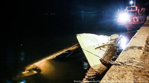 Tàu đâm sà lan trên sông Volga, 11 người thiệt mạng - Ảnh 2. Tàu đâm sà lan trên sông Volga, 11 người thiệt mạng - Ảnh 2.