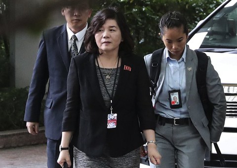 Ông Kim Jong Un đưa đến 4 phụ nữ cùng dự hội đàm thượng đỉnh - Ảnh 2. Ông Kim Jong Un đưa đến 4 phụ nữ cùng dự hội đàm thượng đỉnh - Ảnh 2.