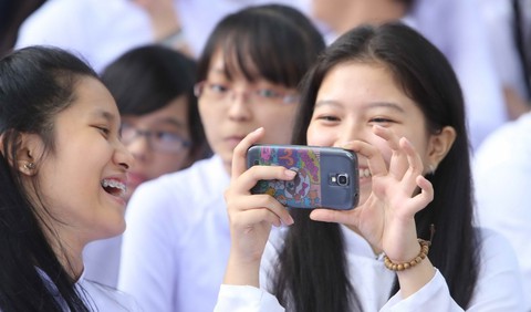 Trường học không điện thoại, được không? - Ảnh 1. Trường học không điện thoại, được không? - Ảnh 1.