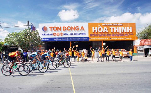 Tôn dỏm giăng bẫy người tiêu dùng - Ảnh 1. Tôn dỏm giăng bẫy người tiêu dùng - Ảnh 1.
