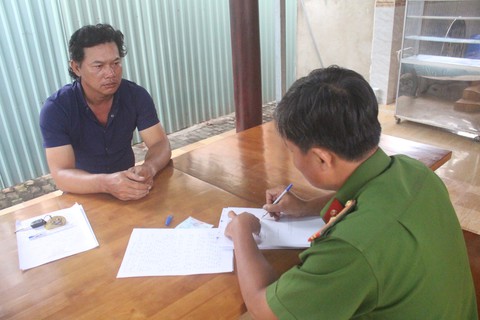 Nghi phạm sát hại chủ nhà nghỉ ra đầu thú - Ảnh 1. Nghi phạm sát hại chủ nhà nghỉ ra đầu thú - Ảnh 1.