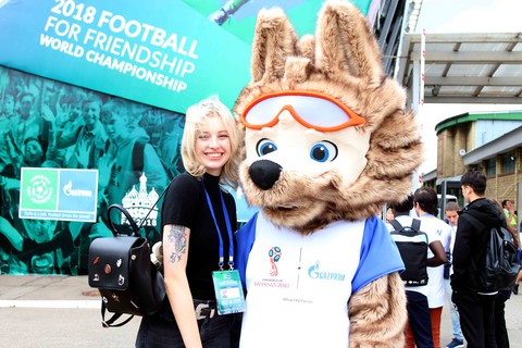 World Cup 2018 bắt đầu nóng với những cô gái Nga xinh đẹp - Ảnh 4. World Cup 2018 bắt đầu nóng với những cô gái Nga xinh đẹp - Ảnh 4.