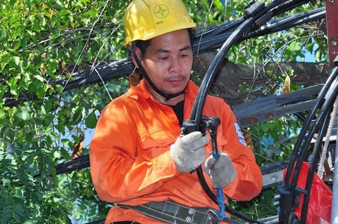 Lại “nóng” chuyện hóa đơn tiền điện - Ảnh 2. Lại “nóng” chuyện hóa đơn tiền điện - Ảnh 2.