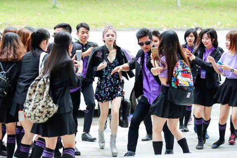 Trường học Bá Vương: đào tạo ngôi sao, siêu anh hùng và... ngôn tình? - Ảnh 1. Trường học Bá Vương: đào tạo ngôi sao, siêu anh hùng và... ngôn tình? - Ảnh 1.