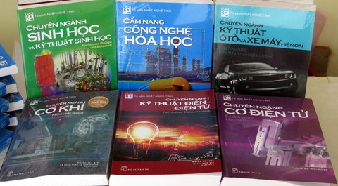 Dày công làm sách cổ vũ hứng thú học nghề - Ảnh 1. Dày công làm sách cổ vũ hứng thú học nghề - Ảnh 1.