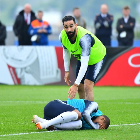 Tuyển Pháp tái mặt khi Mbappe chấn thương trước World Cup - Ảnh 1. Tuyển Pháp tái mặt khi Mbappe chấn thương trước World Cup - Ảnh 1.
