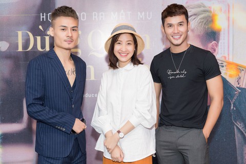 Hiện tượng livestream Hoa Vinh tung MV đầu tay - Ảnh 4. Hiện tượng livestream Hoa Vinh tung MV đầu tay - Ảnh 4.