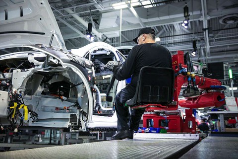 Tỷ phú Elon Musk cắt giảm 9% nhân công hãng xe điện Tesla - Ảnh 1. Tỷ phú Elon Musk cắt giảm 9% nhân công hãng xe điện Tesla - Ảnh 1.