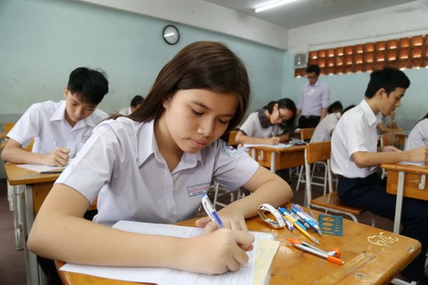 Tuyển sinh lớp 10 TP.HCM: phổ điểm năm nay cao hơn năm trước - Ảnh 1. Tuyển sinh lớp 10 TP.HCM: phổ điểm năm nay cao hơn năm trước - Ảnh 1.