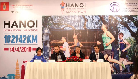 Hà Nội lần đầu tiên tổ chức giải marathon quốc tế - Ảnh 1. Hà Nội lần đầu tiên tổ chức giải marathon quốc tế - Ảnh 1.