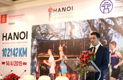 Hà Nội lần đầu tiên tổ chức giải marathon quốc tế - Ảnh 2. Hà Nội lần đầu tiên tổ chức giải marathon quốc tế - Ảnh 2.