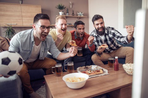 5 cảnh báo, 3 lời khuyên sức khỏe mùa World Cup - Ảnh 1. 5 cảnh báo, 3 lời khuyên sức khỏe mùa World Cup - Ảnh 1.