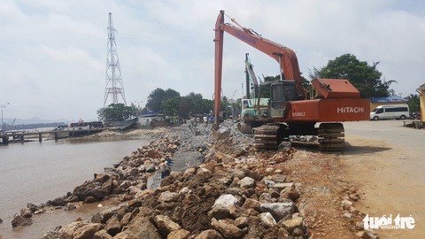 Tạm cấm ôtô 29 chỗ ra đảo Cát Bà vào cuối tuần - Ảnh 1. Tạm cấm ôtô 29 chỗ ra đảo Cát Bà vào cuối tuần - Ảnh 1.