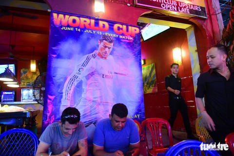 Sài Gòn sôi động trong ngày khai mạc World Cup 2018 - Ảnh 2. Sài Gòn sôi động trong ngày khai mạc World Cup 2018 - Ảnh 2.
