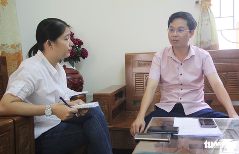 Cô giáo đồng loạt quỳ, trường nói bột phát, chính quyền nghi sắp đặt - Ảnh 4. Cô giáo đồng loạt quỳ, trường nói bột phát, chính quyền nghi sắp đặt - Ảnh 4.