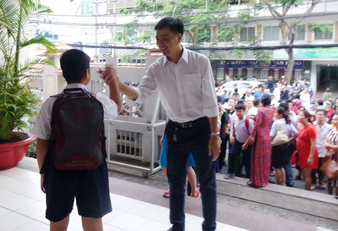 Hơn 4.000 học sinh thi vào lớp 6 Trường Trần Đại Nghĩa - Ảnh 7. Hơn 4.000 học sinh thi vào lớp 6 Trường Trần Đại Nghĩa - Ảnh 7.