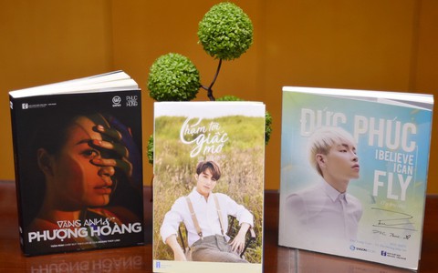 Sơn Tùng, Đức Phúc, Công Vinh... tự truyện: Tự thú, tự si? - Ảnh 1. Sơn Tùng, Đức Phúc, Công Vinh... tự truyện: Tự thú, tự si? - Ảnh 1.