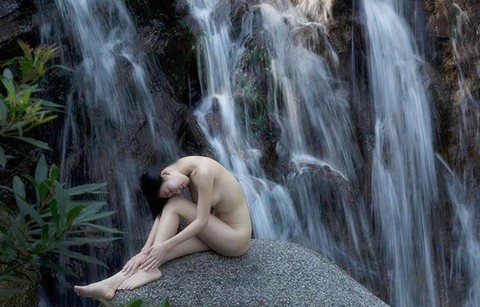 Triển lãm của Thái Phiên: Ảnh khỏa thân bước ra với công chúng - Ảnh 1. Triển lãm của Thái Phiên: Ảnh khỏa thân bước ra với công chúng - Ảnh 1.