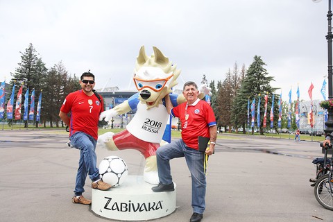 World Cup 2018: Cổ động viên 4 phương thành một nhà - Ảnh 3. World Cup 2018: Cổ động viên 4 phương thành một nhà - Ảnh 3.