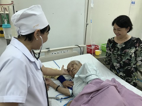 Sóc Trăng cứu sống cụ bà 96 tuổi bị bệnh phụ nữ hiếm gặp - Ảnh 1. Sóc Trăng cứu sống cụ bà 96 tuổi bị bệnh phụ nữ hiếm gặp - Ảnh 1.