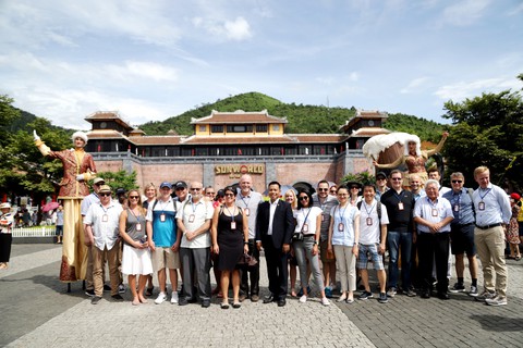 IAAPA tham quan các khu vui chơi giải trí trong hệ thống Sun World - Ảnh 4. IAAPA tham quan các khu vui chơi giải trí trong hệ thống Sun World - Ảnh 4.