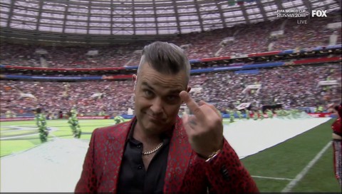 Giơ ‘ngón tay thối’ tại World Cup Robbie Williams có thể bị phạt tiền - Ảnh 3. Giơ ‘ngón tay thối’ tại World Cup Robbie Williams có thể bị phạt tiền - Ảnh 3.