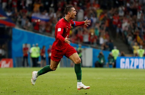 Ronaldo lập hat-trick, Bồ Đào Nha kịch tính hòa Tây Ban Nha 3-3 - Ảnh 2. Ronaldo lập hat-trick, Bồ Đào Nha kịch tính hòa Tây Ban Nha 3-3 - Ảnh 2.