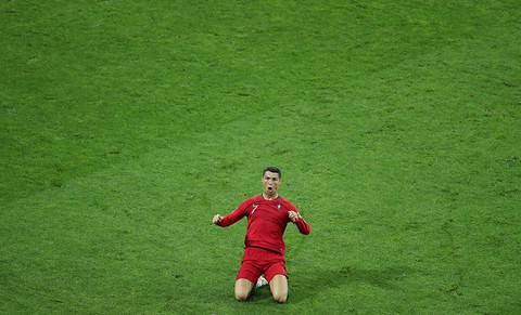 Ronaldo góp vào bữa tiệc bóng đá thịnh soạn của bán đảo Iberia - Ảnh 1. Ronaldo góp vào bữa tiệc bóng đá thịnh soạn của bán đảo Iberia - Ảnh 1.