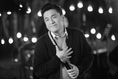 Lam Trường sợ fan mê bóng đá bỏ quên Lam Trường 9pm live. - Ảnh 1. Lam Trường sợ fan mê bóng đá bỏ quên Lam Trường 9pm live. - Ảnh 1.