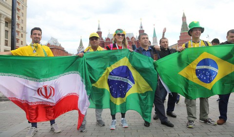 Xem người Nga kiếm tiền từ bữa tiệc bóng đá World Cup 2018 - Ảnh 1. Xem người Nga kiếm tiền từ bữa tiệc bóng đá World Cup 2018 - Ảnh 1.