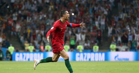 Suýt nữa siêu sao Ronaldo không thể ra đời bởi mẹ anh muốn phá thai - Ảnh 1. Suýt nữa siêu sao Ronaldo không thể ra đời bởi mẹ anh muốn phá thai - Ảnh 1.
