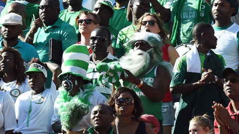 Cổ động viên Nigeria bị cấm mang gà vào sân vận động World Cup 2018 - Ảnh 2. Cổ động viên Nigeria bị cấm mang gà vào sân vận động World Cup 2018 - Ảnh 2.