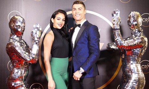 Suýt nữa siêu sao Ronaldo không thể ra đời bởi mẹ anh muốn phá thai - Ảnh 5. Suýt nữa siêu sao Ronaldo không thể ra đời bởi mẹ anh muốn phá thai - Ảnh 5.