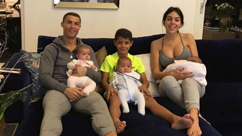 Suýt nữa siêu sao Ronaldo không thể ra đời bởi mẹ anh muốn phá thai - Ảnh 6. Suýt nữa siêu sao Ronaldo không thể ra đời bởi mẹ anh muốn phá thai - Ảnh 6.