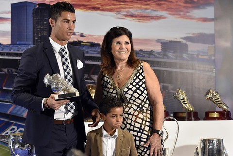 Suýt nữa siêu sao Ronaldo không thể ra đời bởi mẹ anh muốn phá thai - Ảnh 7. Suýt nữa siêu sao Ronaldo không thể ra đời bởi mẹ anh muốn phá thai - Ảnh 7.