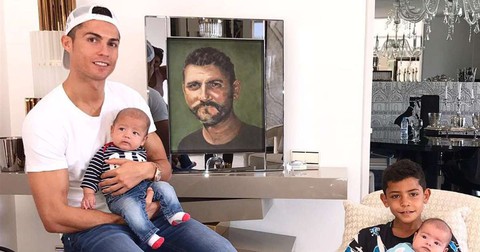 Suýt nữa siêu sao Ronaldo không thể ra đời bởi mẹ anh muốn phá thai - Ảnh 8. Suýt nữa siêu sao Ronaldo không thể ra đời bởi mẹ anh muốn phá thai - Ảnh 8.