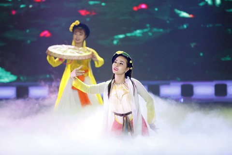 Á hậu Băng Khuê bất ngờ với giọng hát như ca sĩ ở Gương mặt điện ảnh - Ảnh 6. Á hậu Băng Khuê bất ngờ với giọng hát như ca sĩ ở Gương mặt điện ảnh - Ảnh 6.
