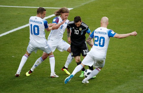 Argentina trả giá vì quá tin vào Messi - Ảnh 1. Argentina trả giá vì quá tin vào Messi - Ảnh 1.