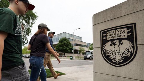 Đại học Chicago Mỹ bỏ yêu cầu điểm SAT, ACT - Ảnh 1. Đại học Chicago Mỹ bỏ yêu cầu điểm SAT, ACT - Ảnh 1.