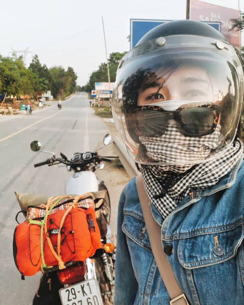 Nữ phượt thủ xuyên Việt độc hành bằng xe máy - Ảnh 1. Nữ phượt thủ xuyên Việt độc hành bằng xe máy - Ảnh 1.
