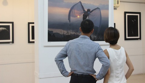 Thái Phiên: Nhiếp ảnh khoả thân đâu là hoa thơm đâu là cỏ dại? - Ảnh 4. Thái Phiên: Nhiếp ảnh khoả thân đâu là hoa thơm đâu là cỏ dại? - Ảnh 4.